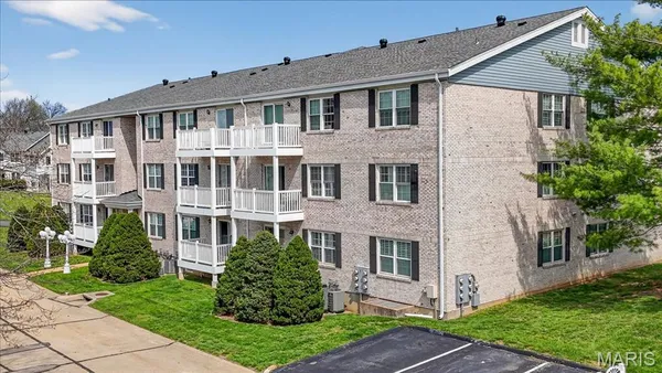 $184,900 | 1122 Sunbolt Drive, Unit K, St. Louis, MO 63129