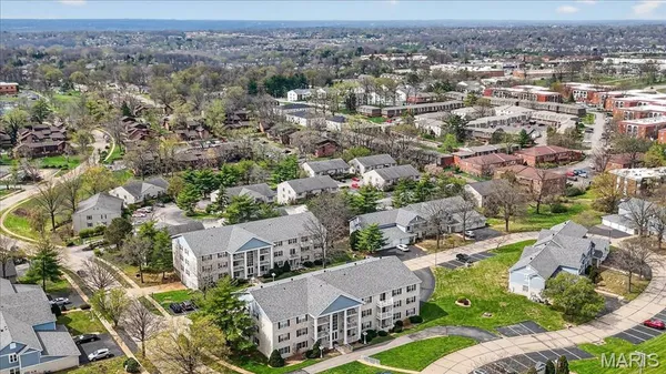 $184,900 | 1122 Sunbolt Drive, Unit K, St. Louis, MO 63129