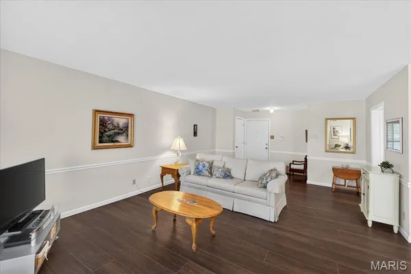 $184,900 | 1122 Sunbolt Drive, Unit K, St. Louis, MO 63129