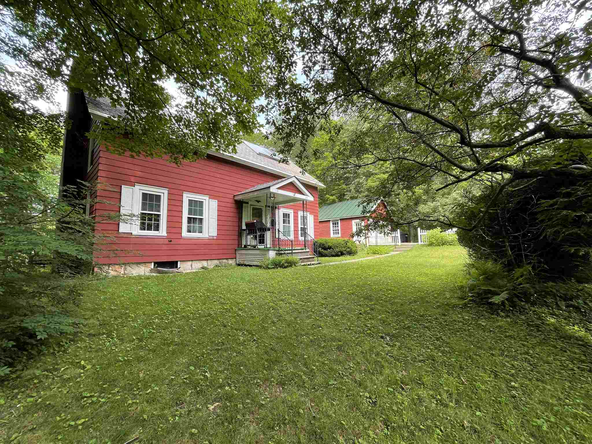 15 Bluff Street Proctor, VT 05765 - Photo 2 of 25