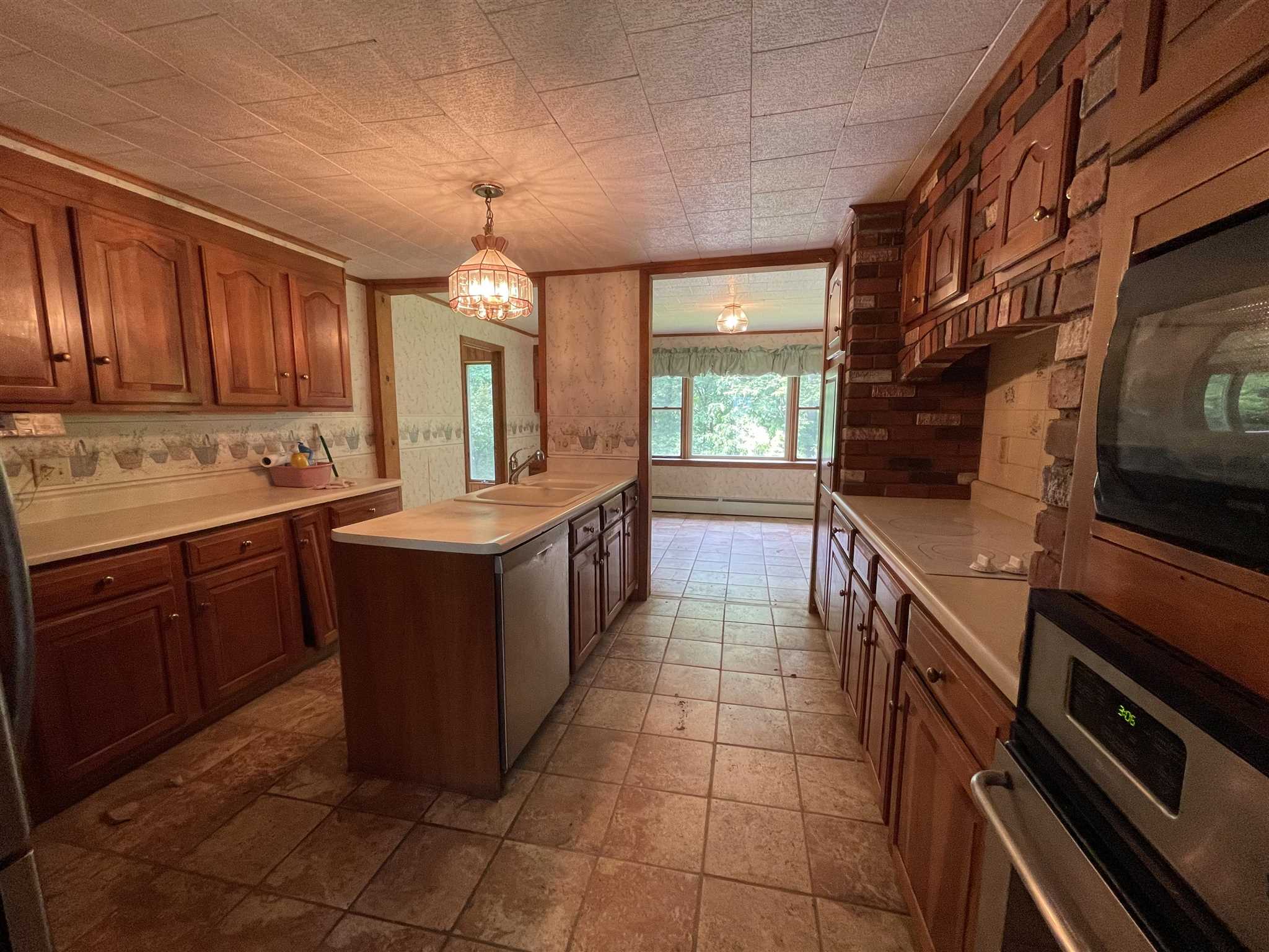 15 Bluff Street Proctor, VT 05765 - Photo 3 of 25
