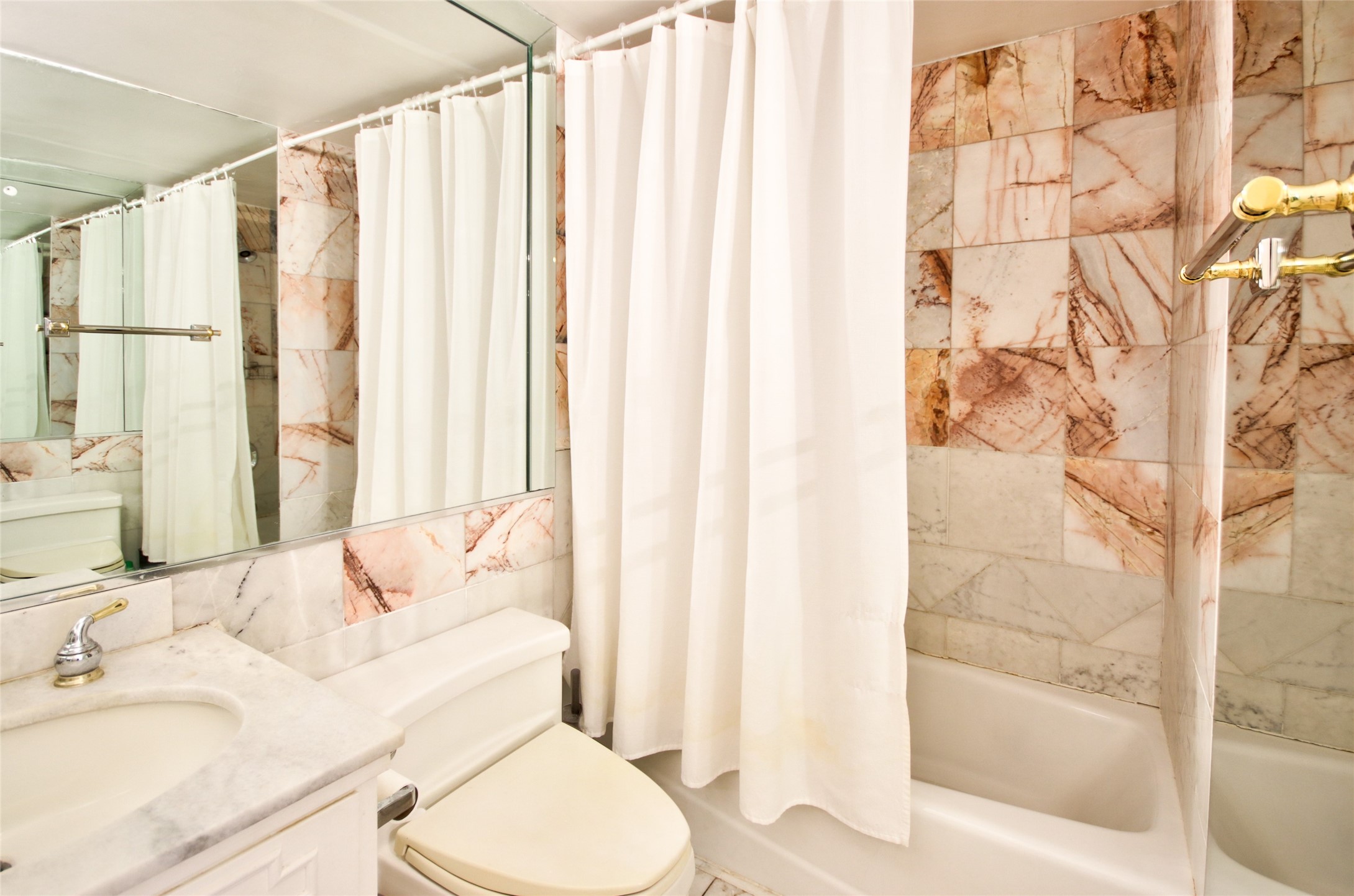 2701 Westheimer Road, Unit 7H Houston, TX 77098 - Photo 19 of 21 a bathroom with a sink and toilet