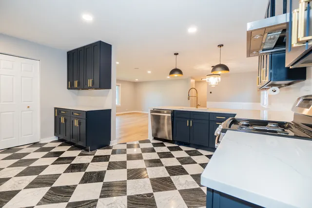 $4,000 | 339 Lincoln Avenue, Downers Grove, IL 60515