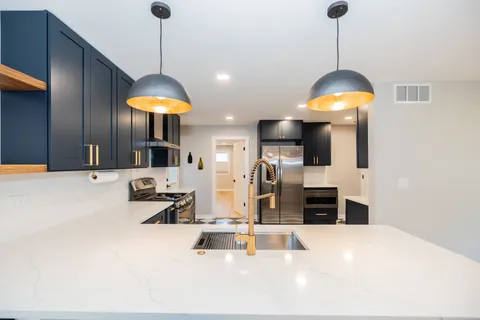 $4,000 | 339 Lincoln Avenue, Downers Grove, IL 60515