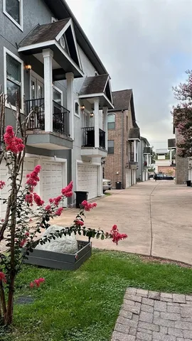 $1,900 | 3710 Sherwood Lane, Unit 102, Houston, TX 77092