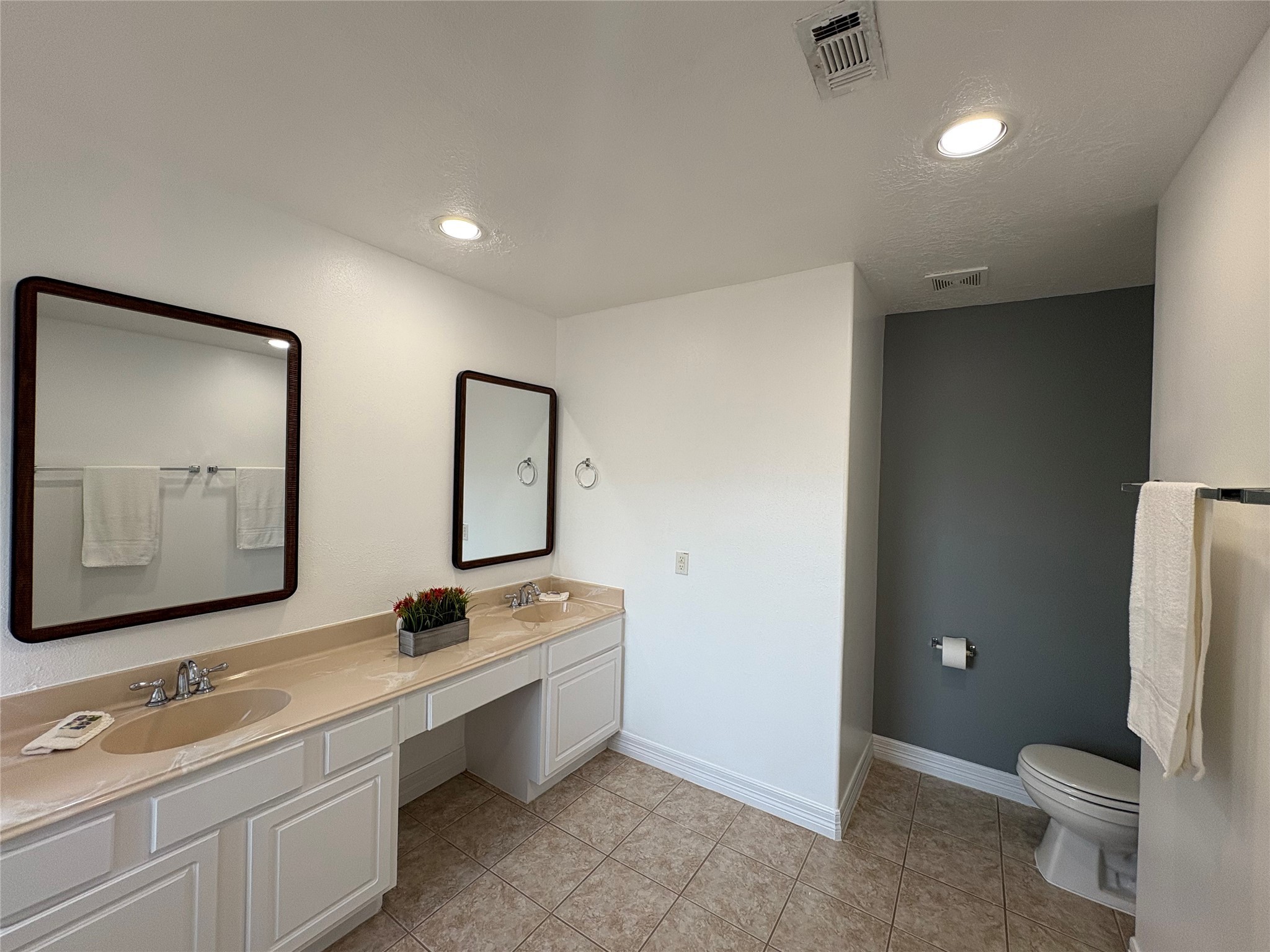 3710 Sherwood Lane, Unit 102 Houston, TX 77092 - Photo 11 of 27