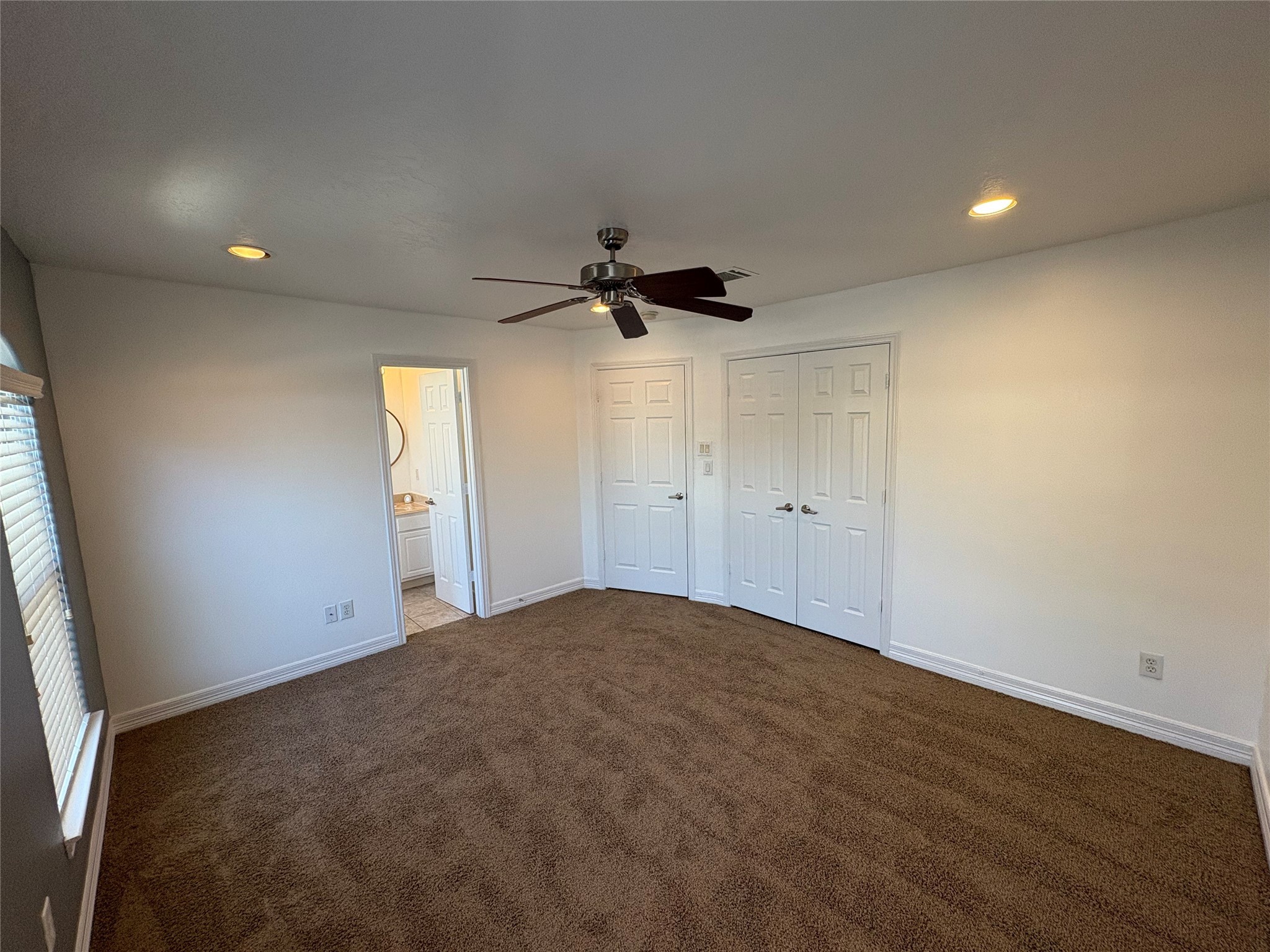 3710 Sherwood Lane, Unit 102 Houston, TX 77092 - Photo 12 of 27 Second Bedroom Located on the third floor, to saty separated from living-room noise.