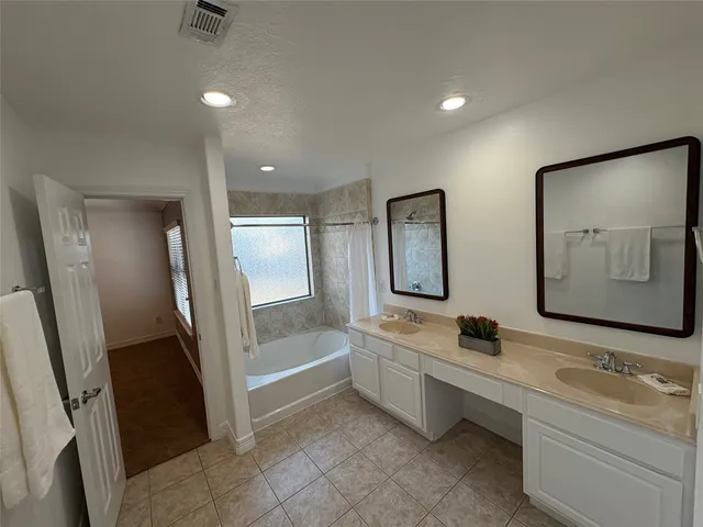 $1,900 | 3710 Sherwood Lane, Unit 102, Houston, TX 77092