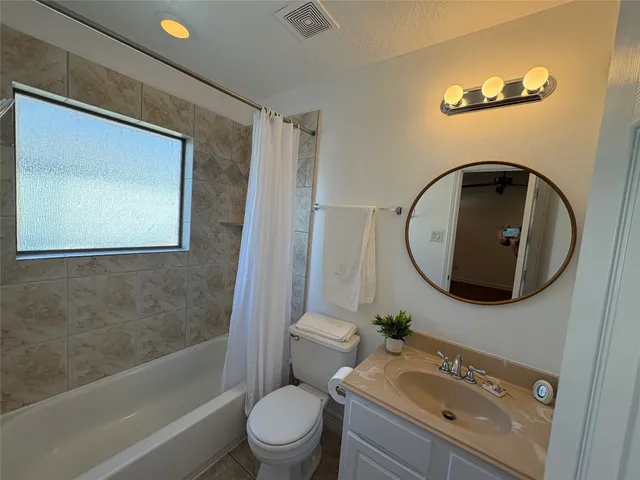 $1,900 | 3710 Sherwood Lane, Unit 102, Houston, TX 77092