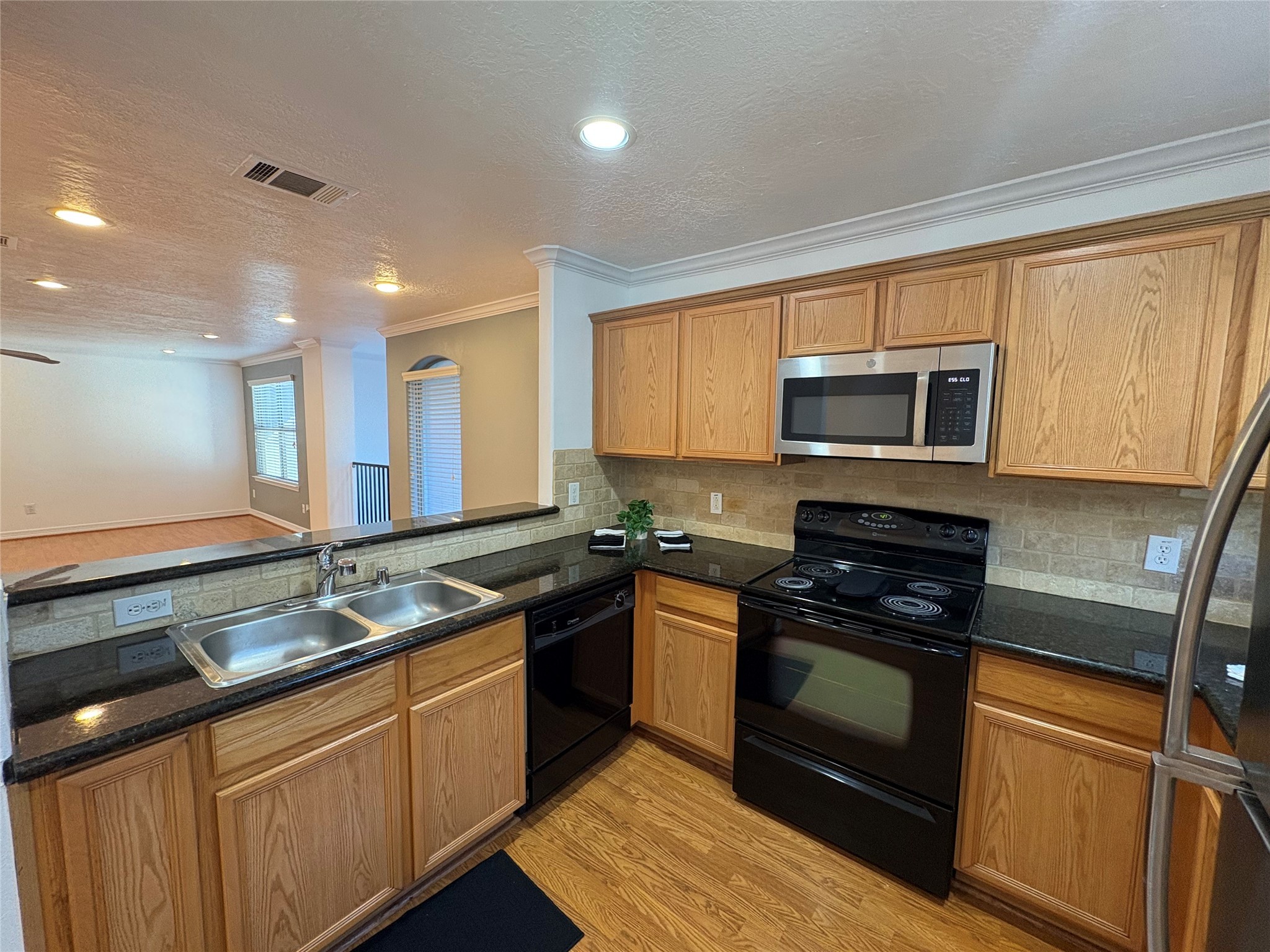 3710 Sherwood Lane, Unit 102 Houston, TX 77092 - Photo 2 of 27