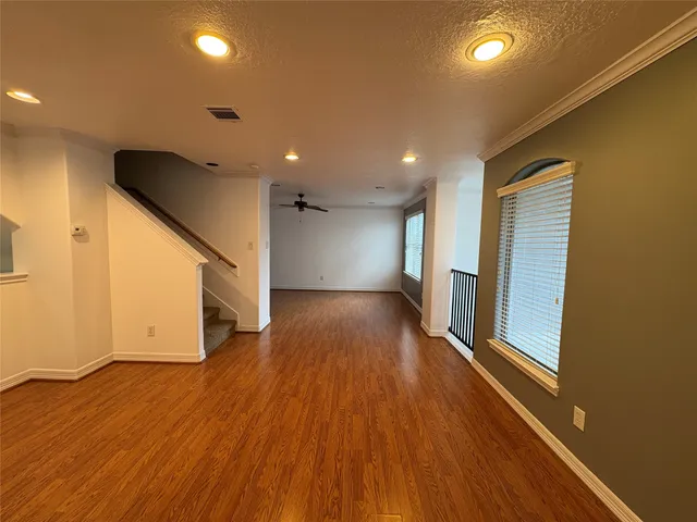 $1,900 | 3710 Sherwood Lane, Unit 102, Houston, TX 77092