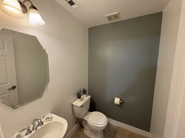 $1,900 | 3710 Sherwood Lane, Unit 102, Houston, TX 77092