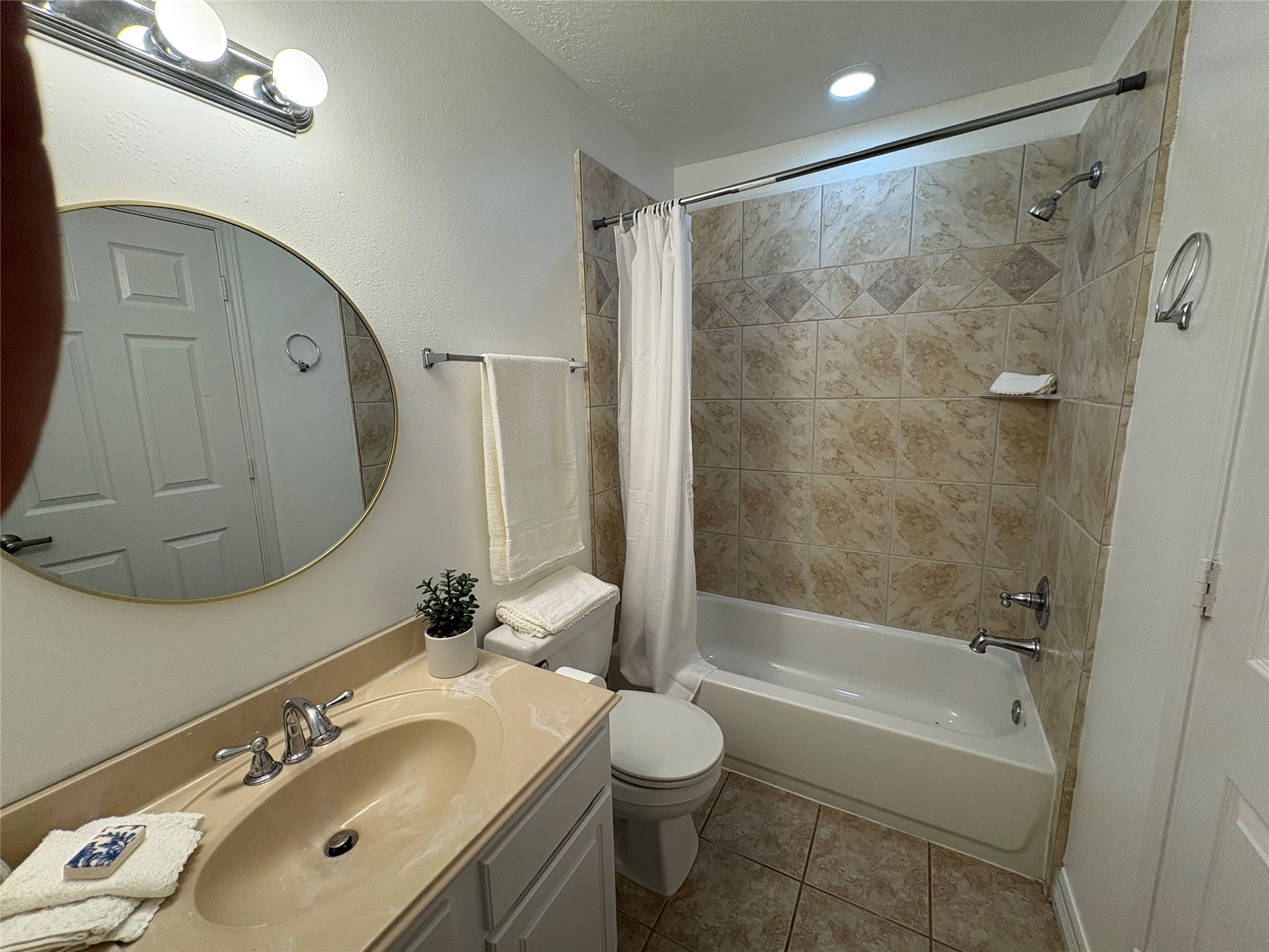 3710 Sherwood Lane, Unit 102 Houston, TX 77092 - Photo 23 of 27