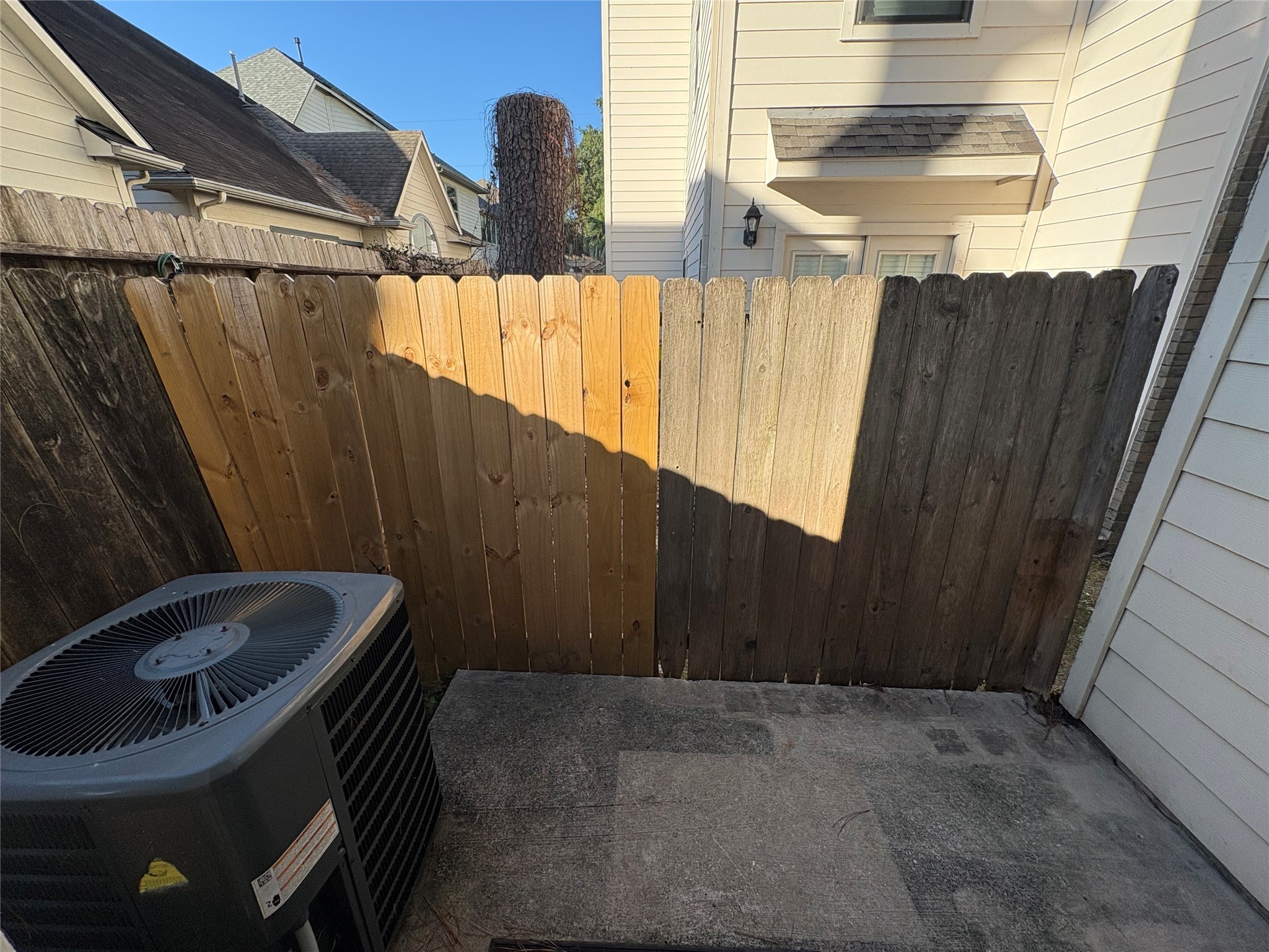 3710 Sherwood Lane, Unit 102 Houston, TX 77092 - Photo 24 of 27 Tiny Patio for access to the outside without living the property.