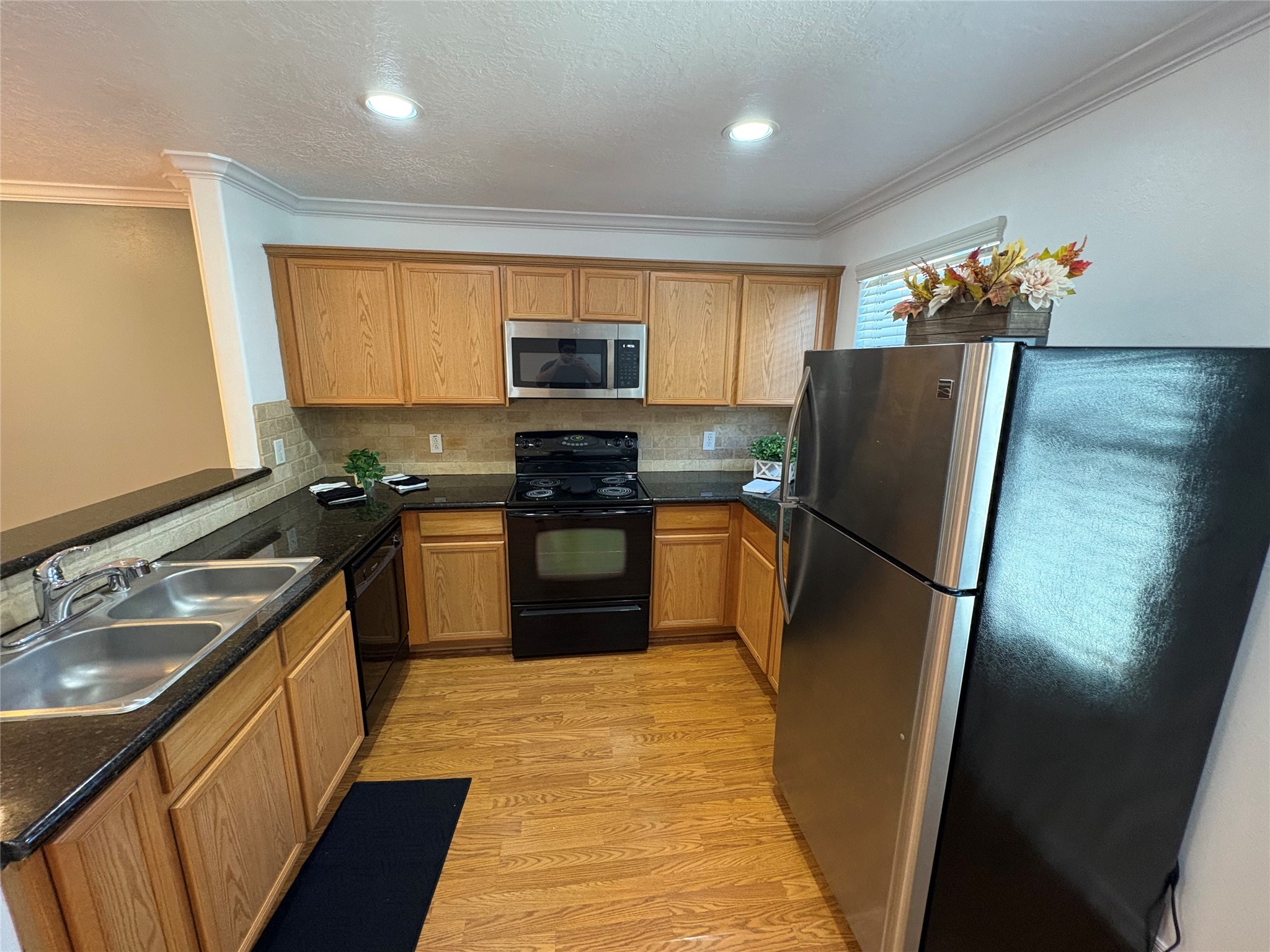 3710 Sherwood Lane, Unit 102 Houston, TX 77092 - Photo 3 of 27