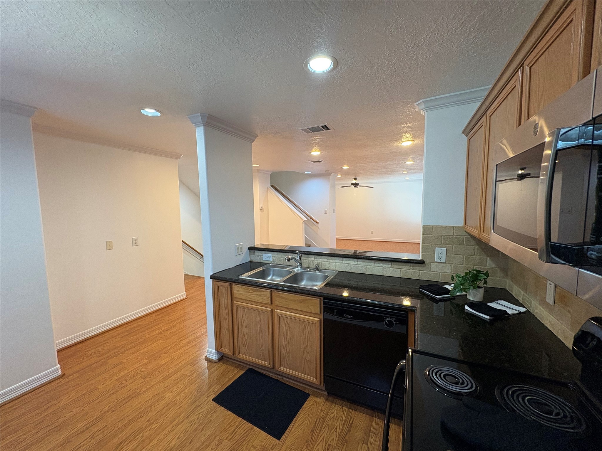 3710 Sherwood Lane, Unit 102 Houston, TX 77092 - Photo 4 of 27