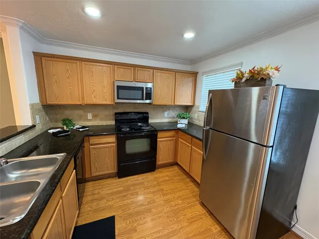 $1,900 | 3710 Sherwood Lane, Unit 102, Houston, TX 77092