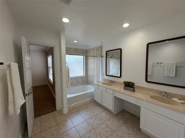 $1,900 | 3710 Sherwood Lane, Unit 102, Houston, TX 77092