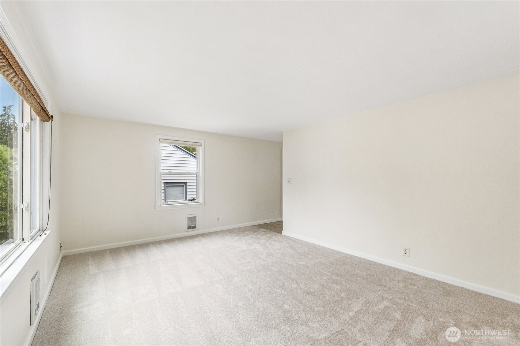 517 Bronson Way Northeast Renton, WA 98056 - Photo 4 of 31 Gallery Image 4