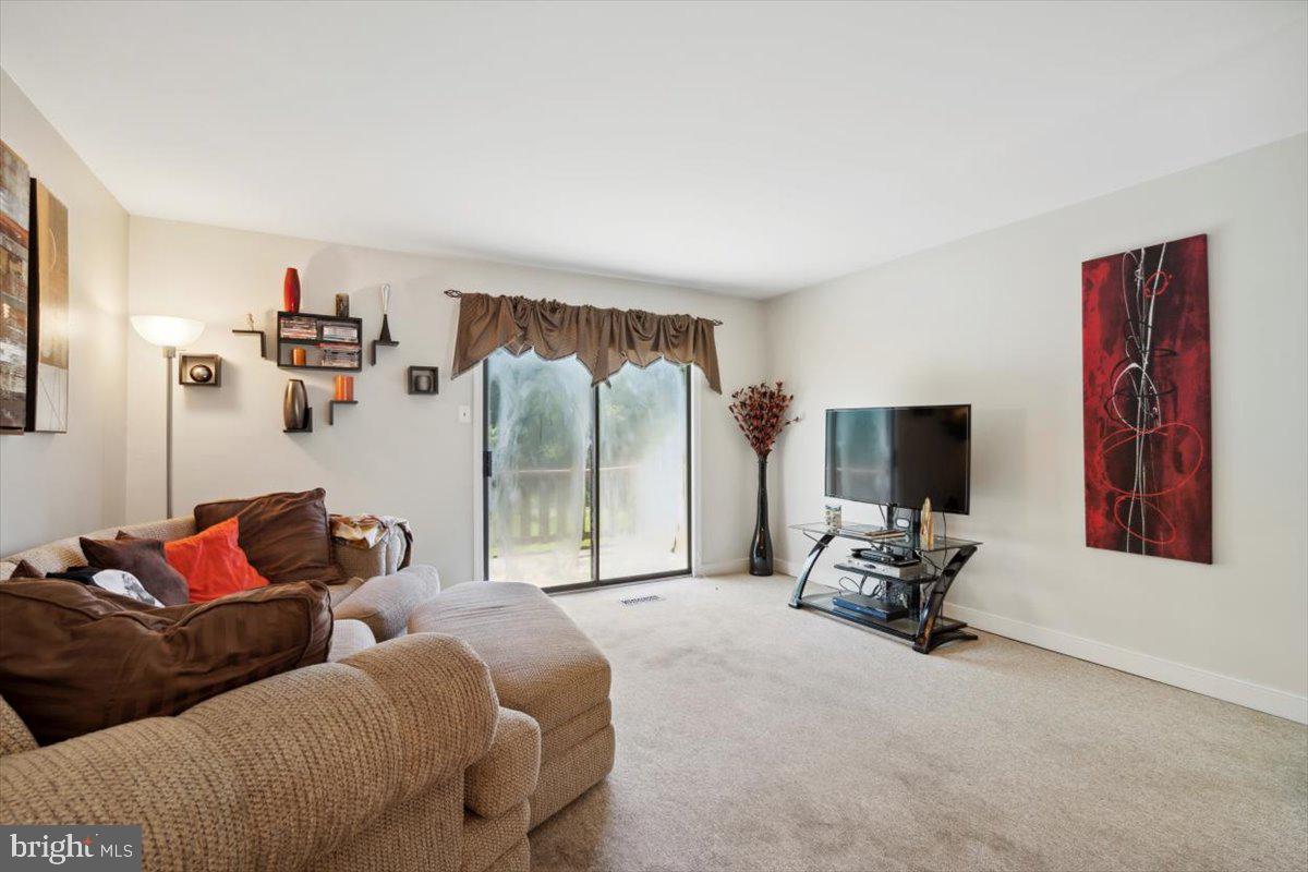 514 Whetstone Road Horsham, PA 19044 - Photo 3 of 15 Gallery Image 3
