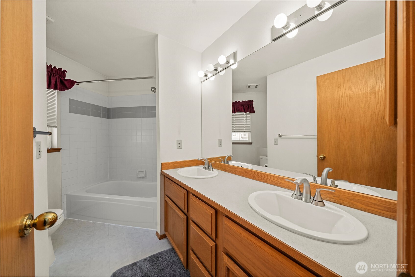826 Southwest 347th Court Federal Way, WA 98023 - Photo 29 of 40