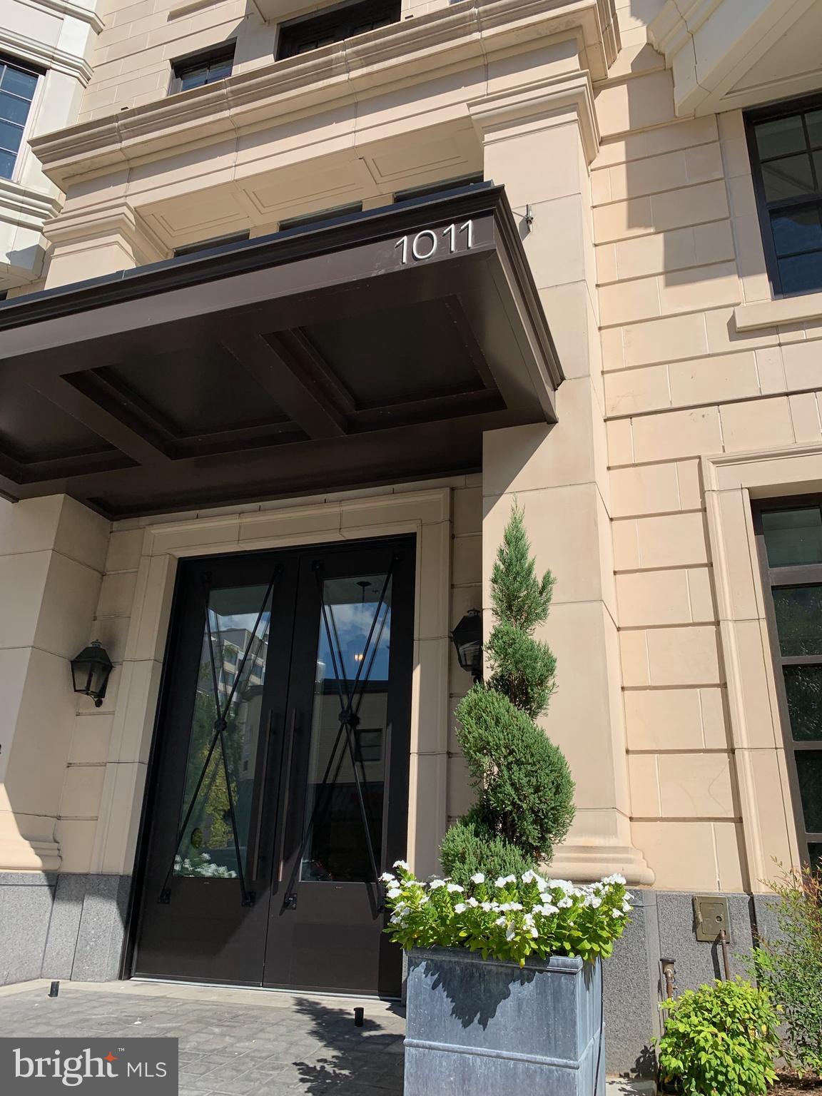 1011 M Street Northwest, Unit 702 Washington, DC 20001 - Photo 2 of 61 a view of entryway