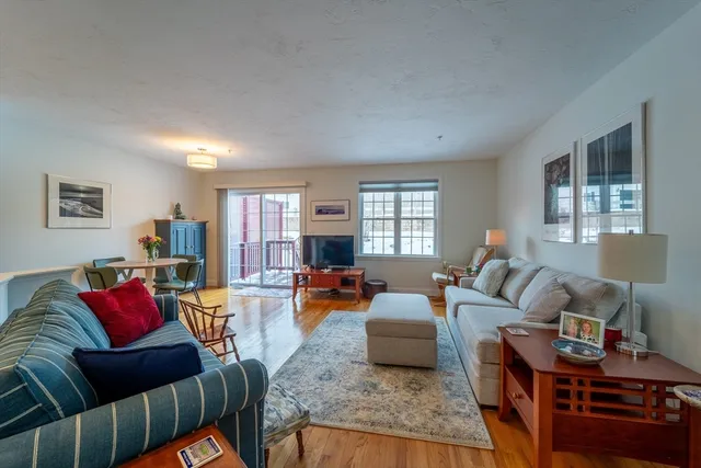 $319,900 | 17 Village Way, Unit 17, Rutland, MA 01543