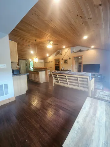 $379,000 | 247 Vermont Rte 100, Wilmington, VT 05363