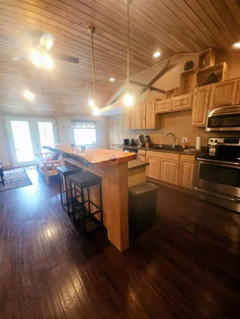 $379,000 | 247 Vermont Rte 100, Wilmington, VT 05363