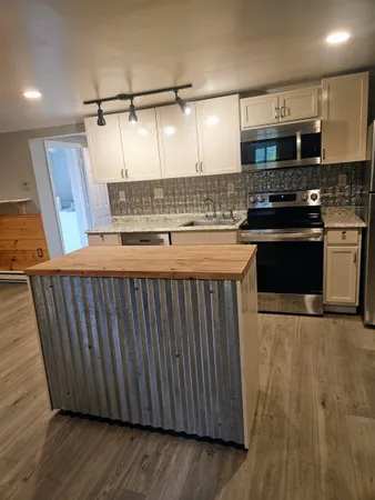 $379,000 | 247 Vermont Rte 100, Wilmington, VT 05363