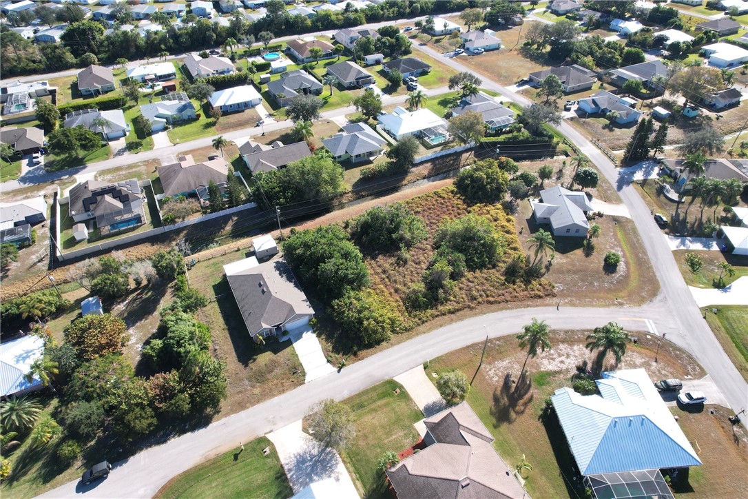 106 Tracy Drive Sebastian, FL 32958 - Photo 16 of 35 an aerial view of swimming pool