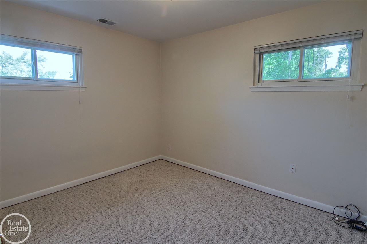 4212 West Webster Road Royal Oak, MI 48073 - Photo 25 of 32 31389649-25.JPG