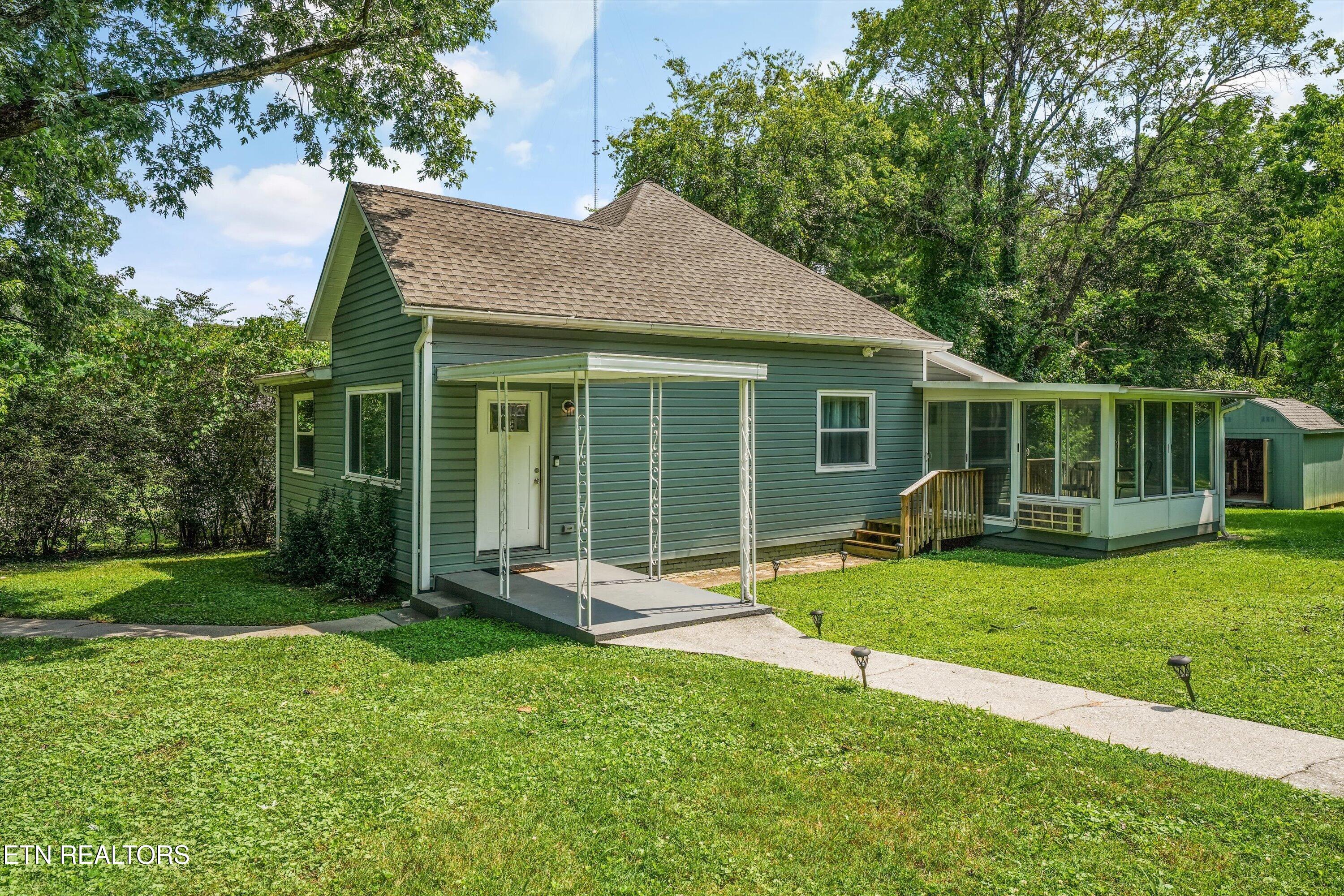 4201 Coster Road Knoxville, TN 37912 - Photo 3 of 32 02-4201 Coster Rd 34