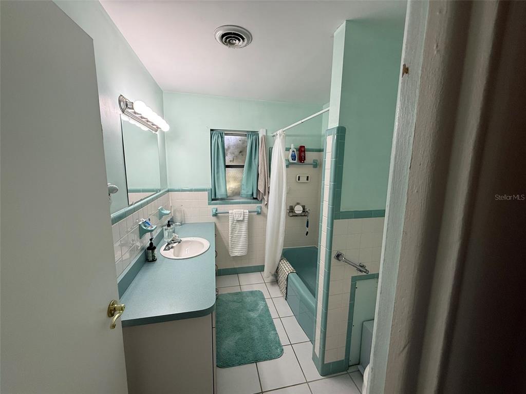 4951 Sawyer Road Sarasota, FL 34233 - Photo 19 of 32 Gallery Image 19