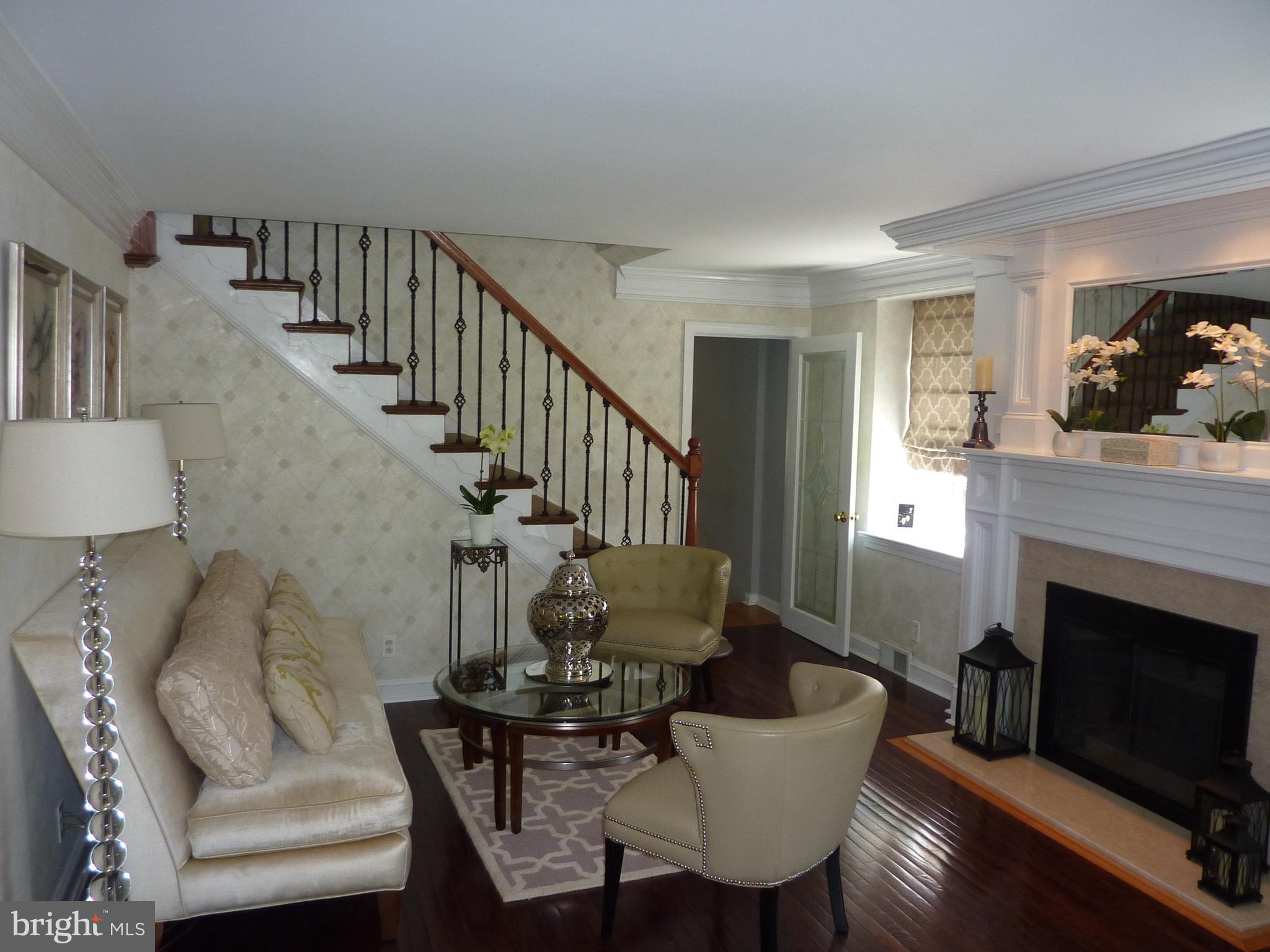 10919 Knights Road Philadelphia, PA 19154 - Photo 13 of 41 Living Room