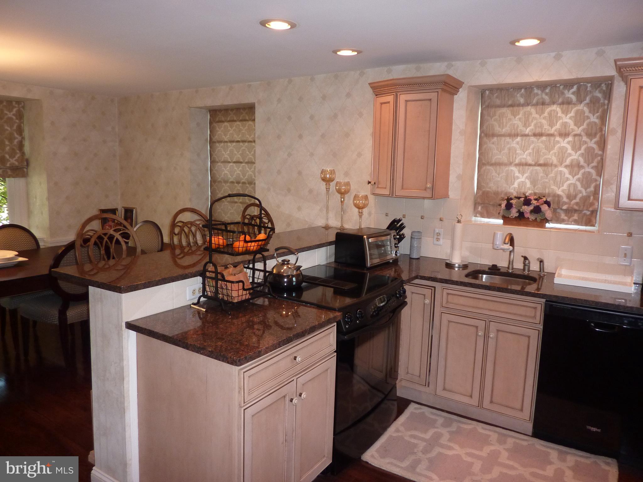 10919 Knights Road Philadelphia, PA 19154 - Photo 20 of 41 Kitchen