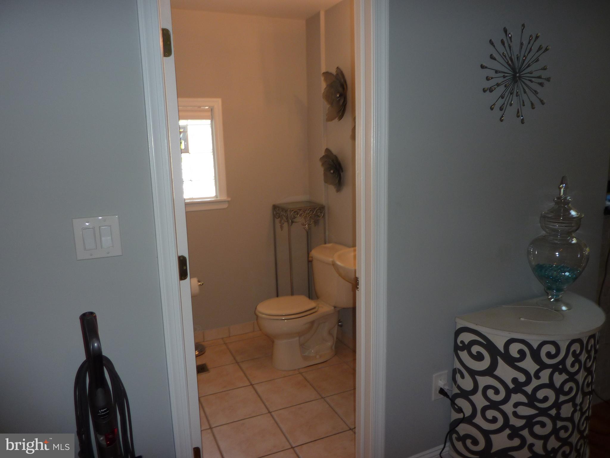 10919 Knights Road Philadelphia, PA 19154 - Photo 25 of 41 Full Bath in Family Room