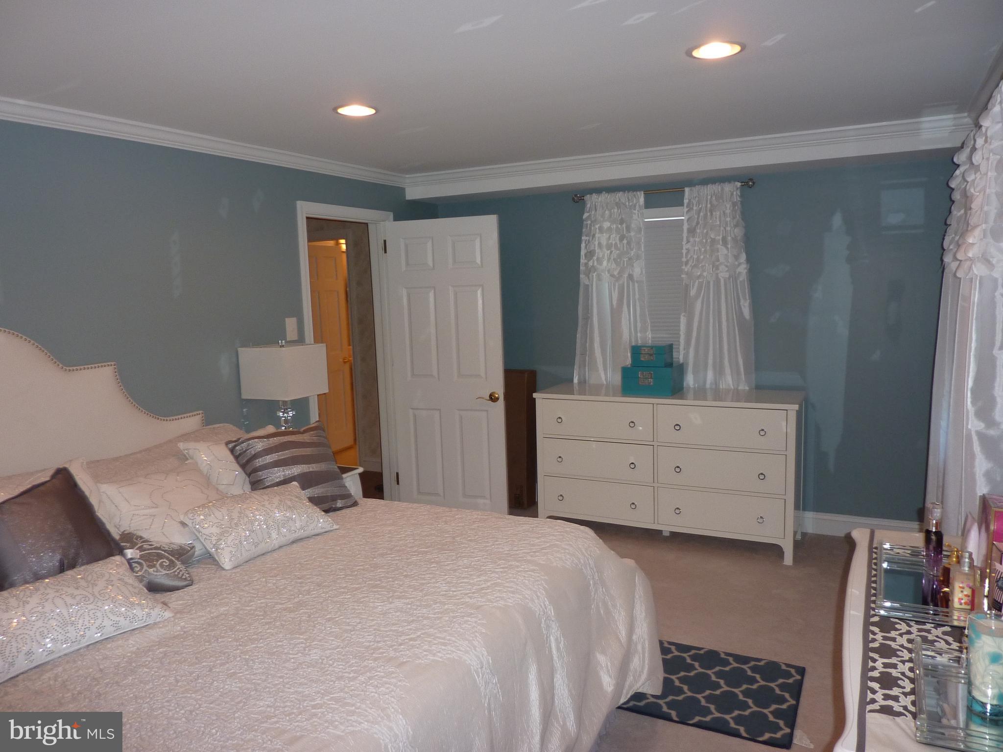 10919 Knights Road Philadelphia, PA 19154 - Photo 32 of 41