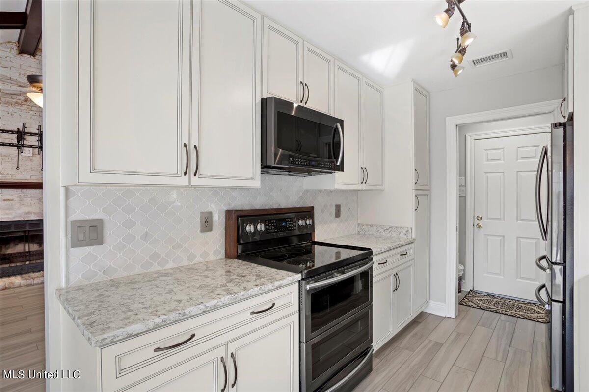 971 Bluff Ridge Biloxi, MS 39532 - Photo 11 of 40 11-Kitchen
