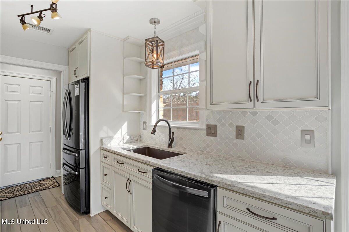 971 Bluff Ridge Biloxi, MS 39532 - Photo 12 of 40 12-Kitchen