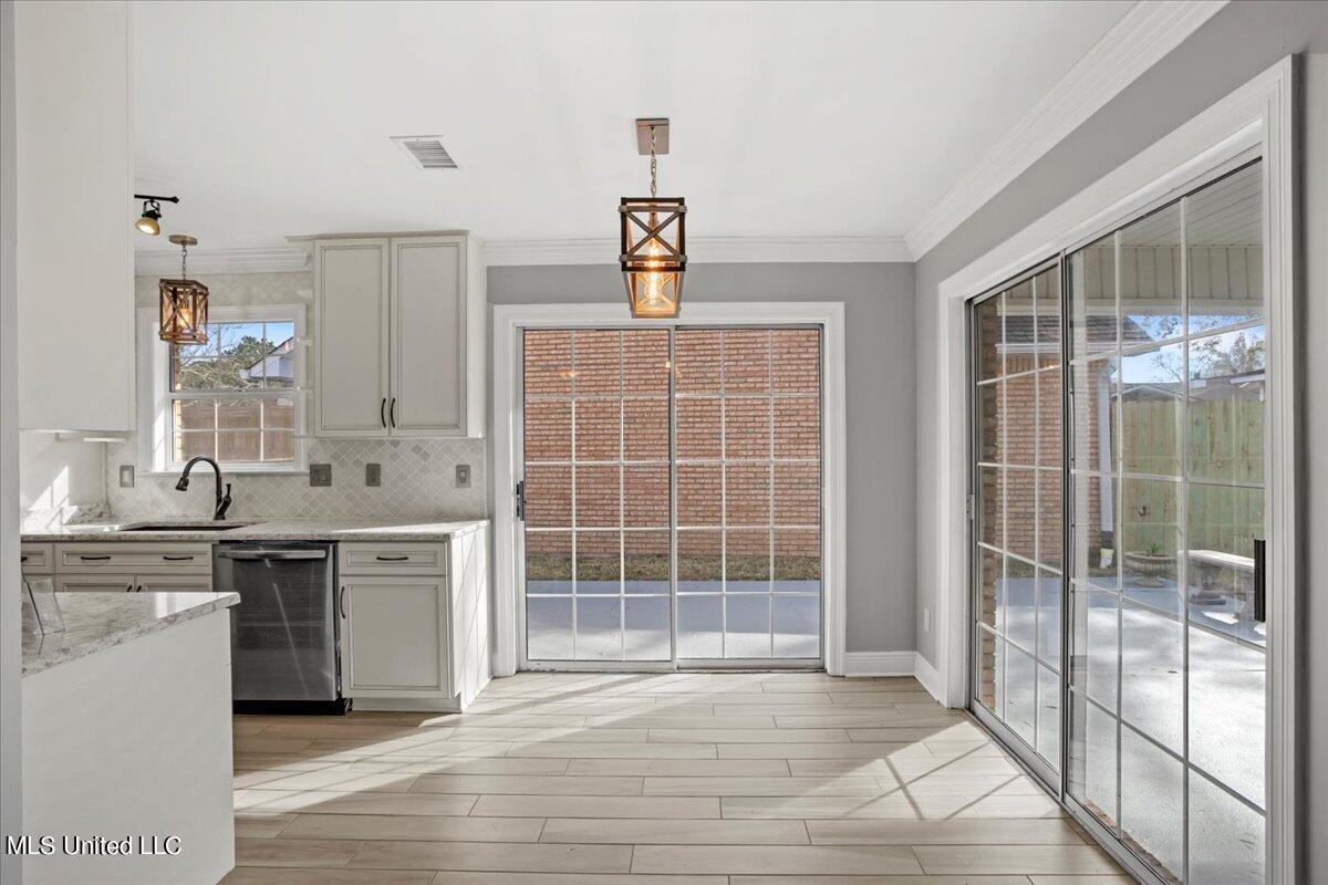 971 Bluff Ridge Biloxi, MS 39532 - Photo 14 of 40 14-Dining