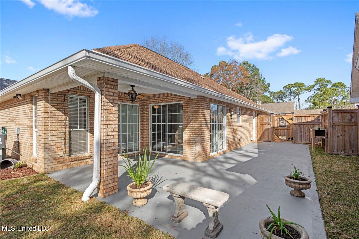 971 Bluff Ridge Biloxi, MS 39532 - Photo 30 of 40 30-Back Patio