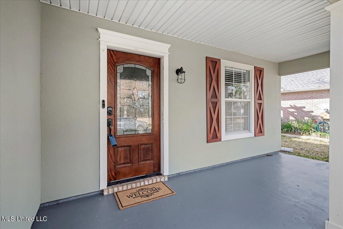 971 Bluff Ridge Biloxi, MS 39532 - Photo 4 of 40 04-Front Porch
