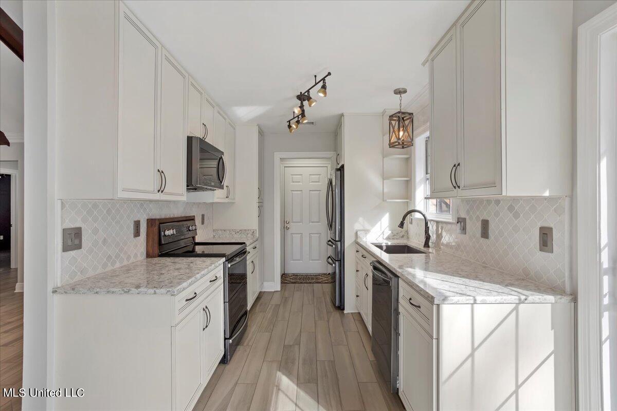 971 Bluff Ridge Biloxi, MS 39532 - Photo 10 of 40 10-Kitchen
