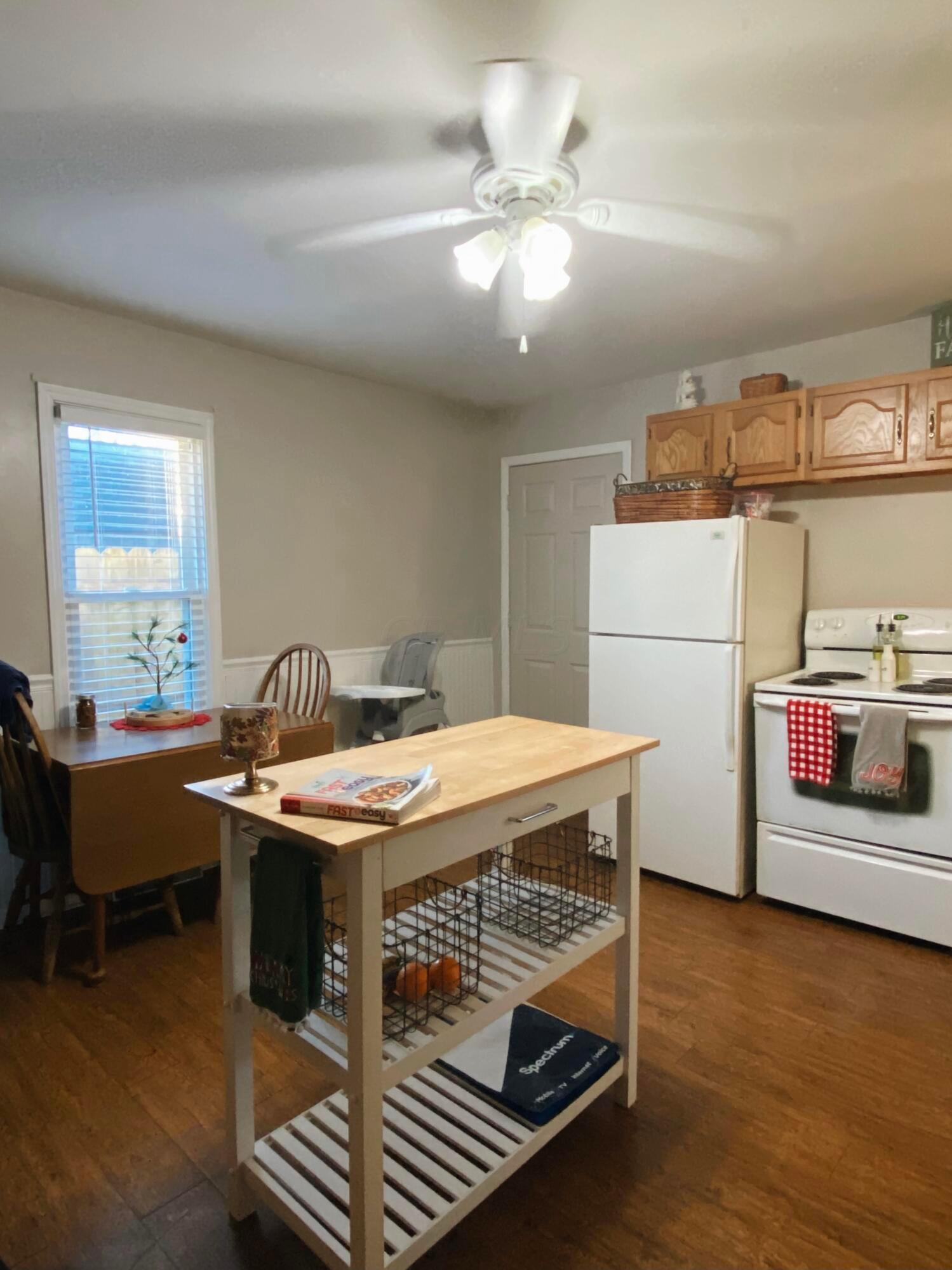 179 South 4th Street, Unit R Newark, OH 43055 - Photo 9 of 22 6C4C2206-CBD2-431C-A5CB-2707906CC8B9