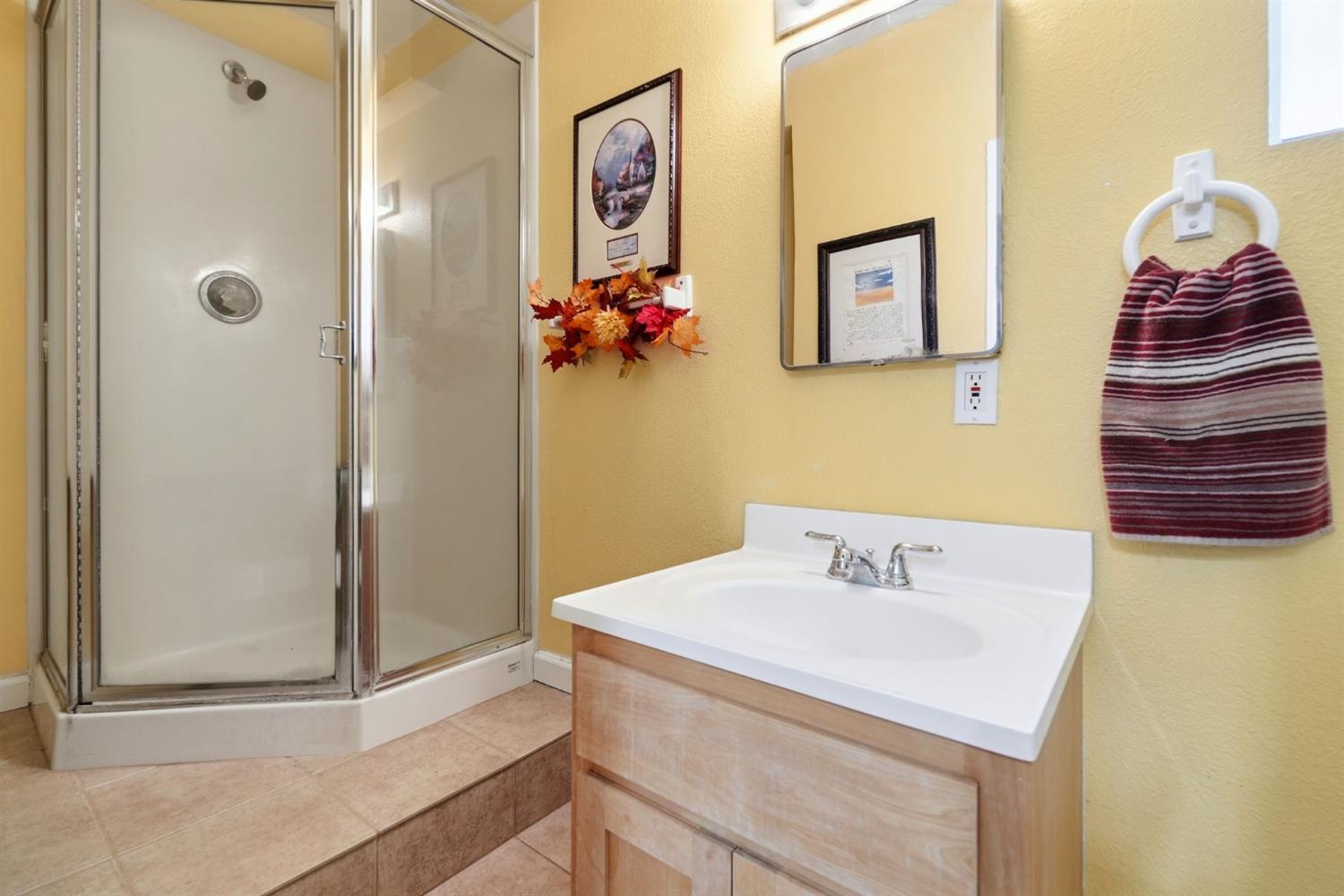3701 Chamberlain Way Carmichael, CA 95608 - Photo 17 of 28 Bath 2