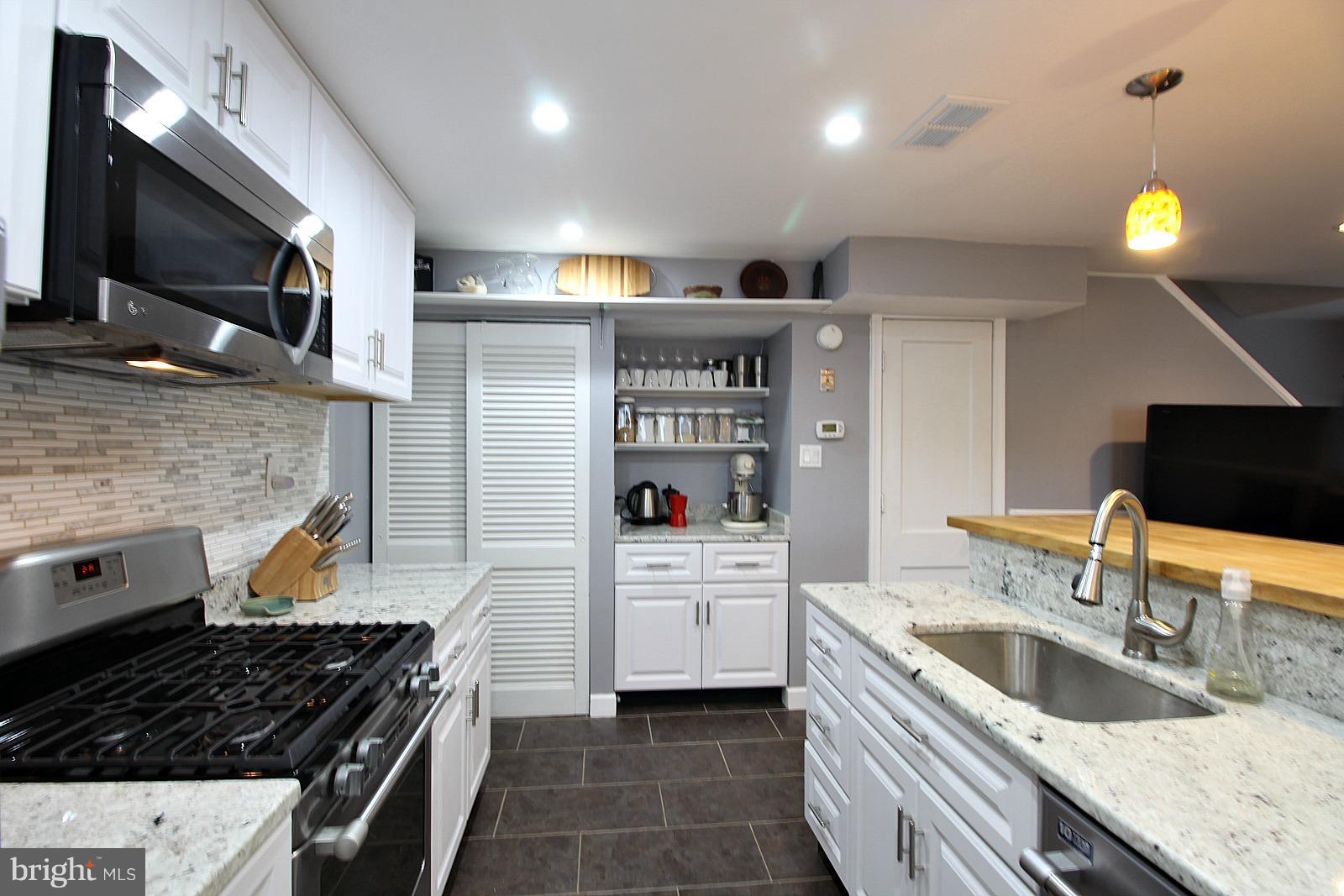 5636 7th Road South Arlington, VA 22204 - Photo 3 of 19 Kitchen