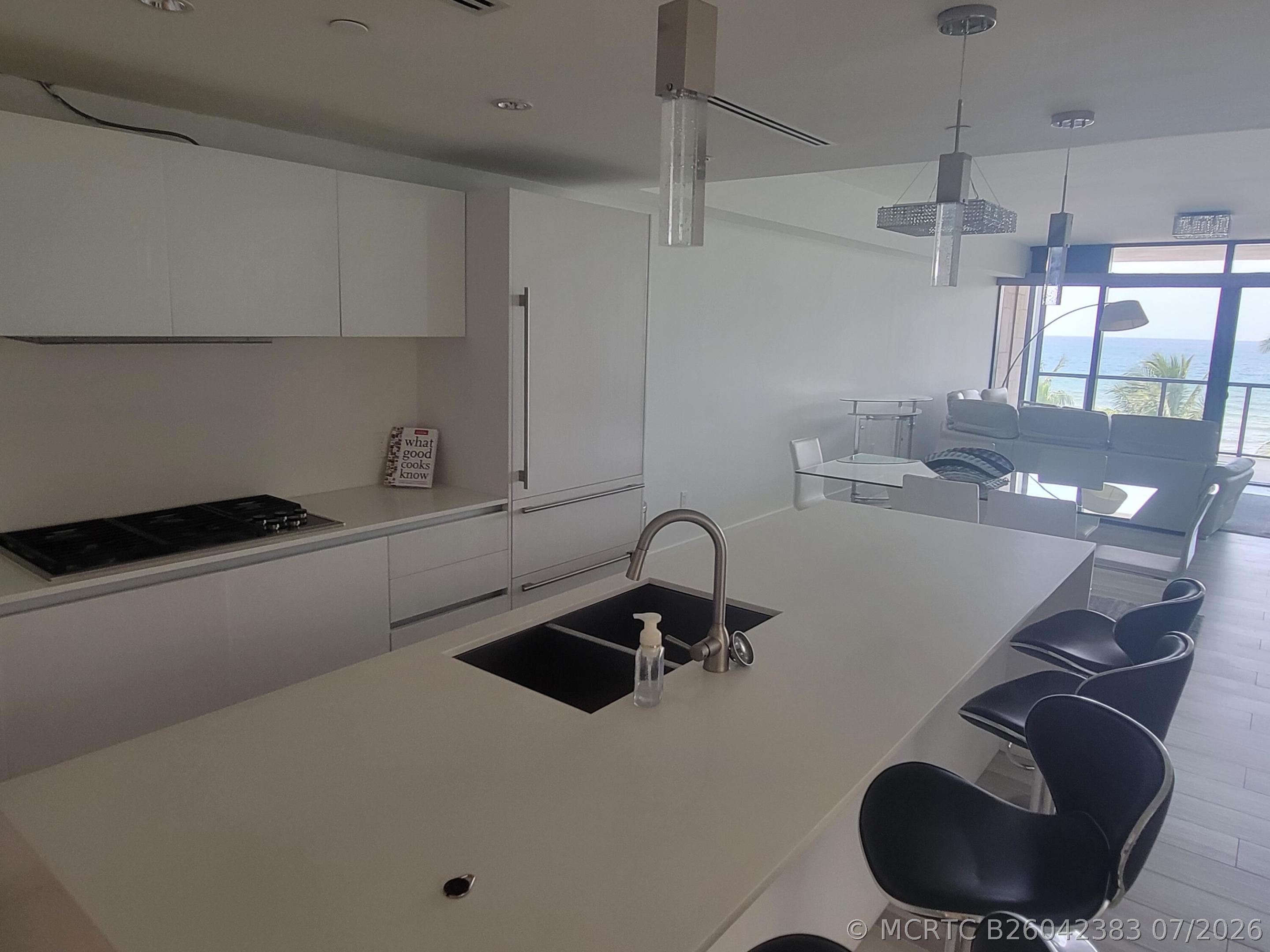 2101 South Surf Road, Unit PHE Hollywood, FL 33019 - Photo 4 of 16 7442914C-56F3-4A18-ABDA-9E20CE1251D2