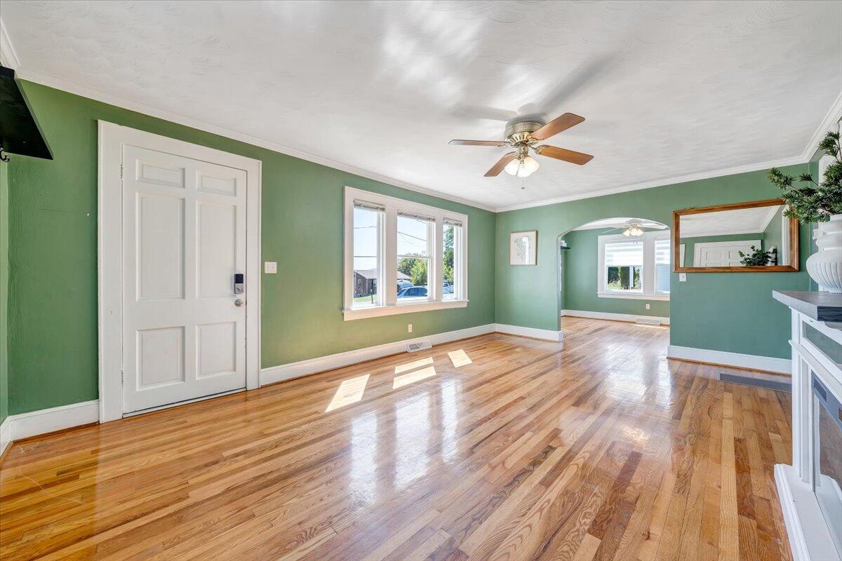 1049 Oddfellows Road Vinton, VA 24179 - Photo 3 of 26 03-MIB07604
