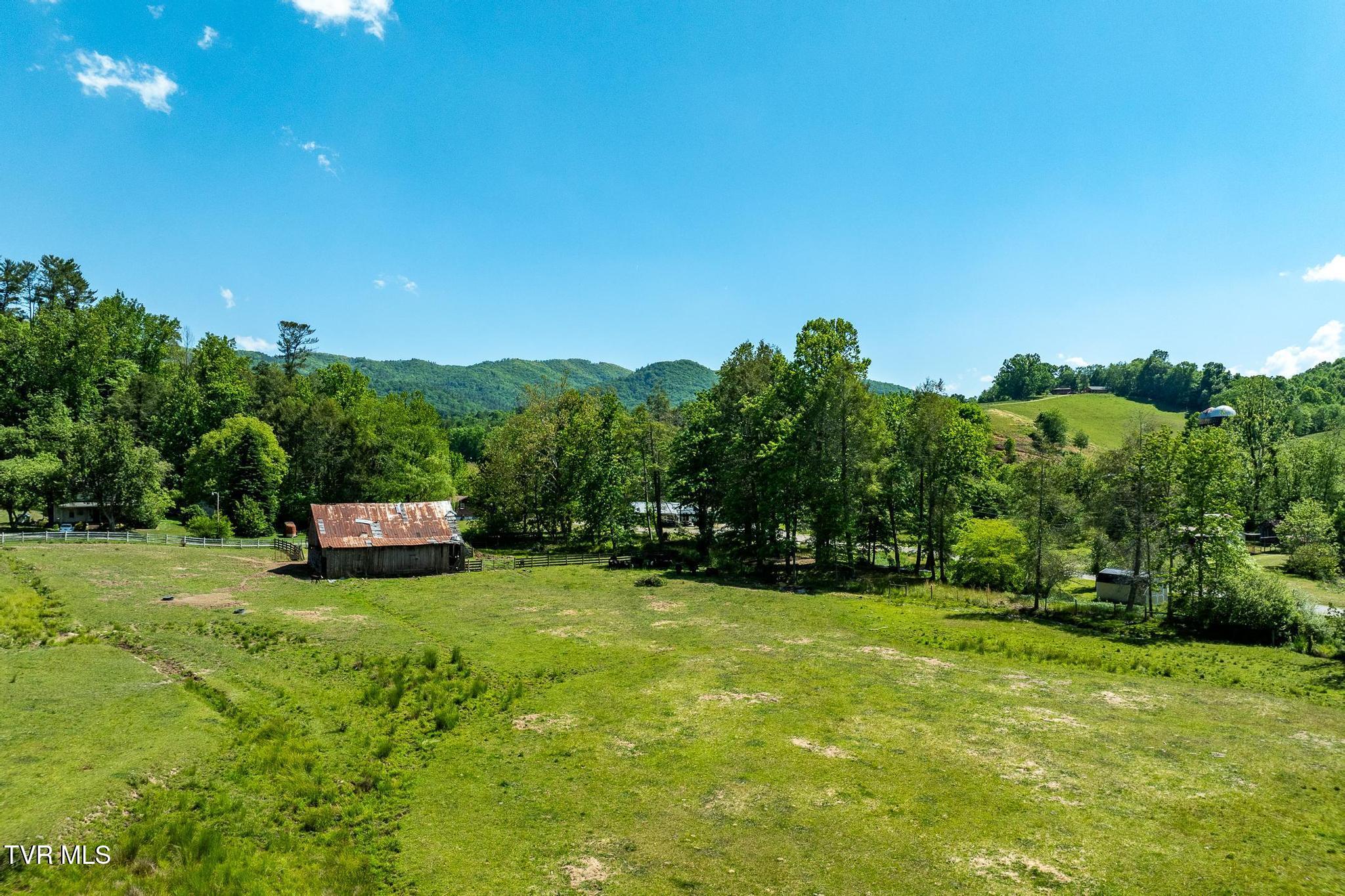 517 Mill Creek Road Mountain City, TN 37683 - Photo 31 of 52 517 Mill Creek Road (34 of 52)